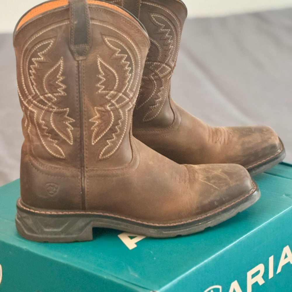 Kids 5.5 Ariat Brown Cowboy Boots- worn twice